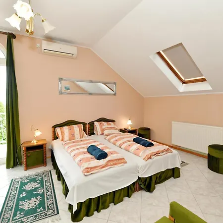 Royal 3*