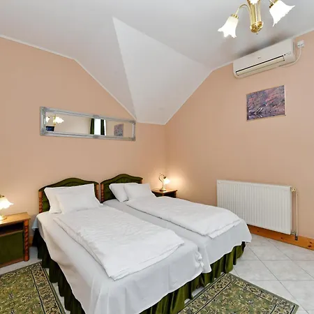 Royal Gæstehus 3*